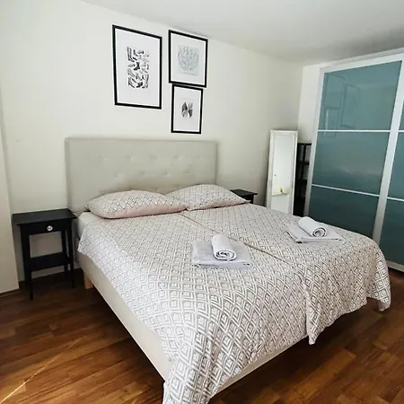 Priestranny Blizko Centra * מרטין